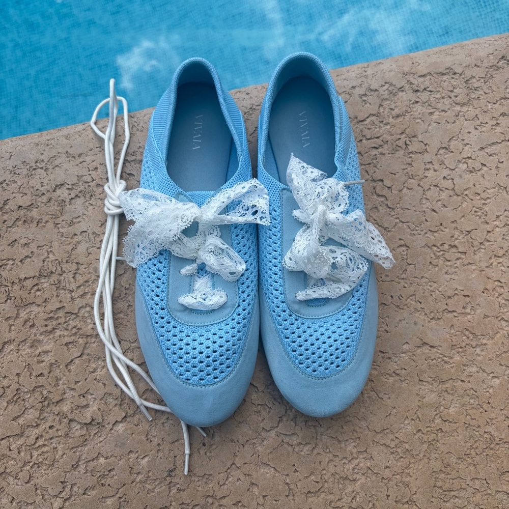VIVAIA Yara Round Toe Sneakers (Dream Blue) 10.5